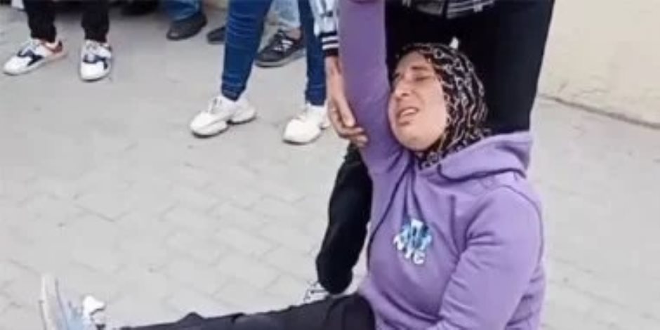 إغماء والدة الطفلتين المعتدى عليهما من عمهما بعد سماع حكم المؤبد