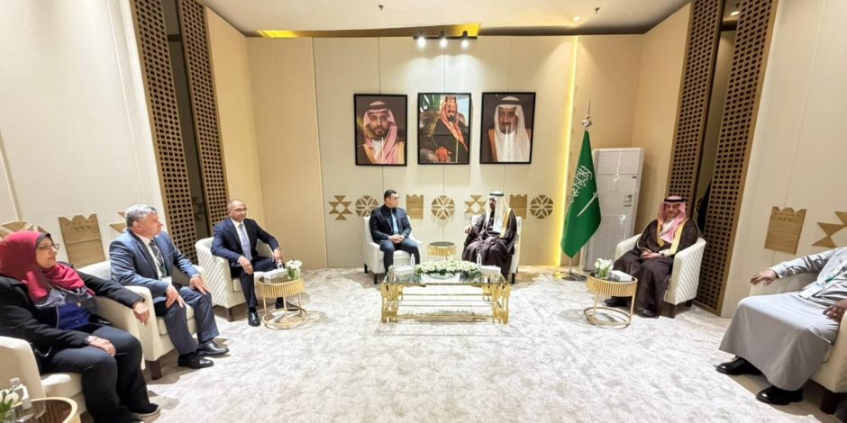 وزير الإسكان يتفقد أجنحة معرض "إيفات السعودية 2026" بالرياض لبحث توطين التكنولوجيا وجذب الاستثمارات العالمية