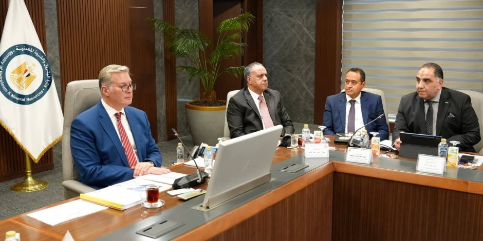 قطاع البترول يكثف الجهود لتوطين صناعة منتج PVC المستخدم في الوثائق المؤمنة