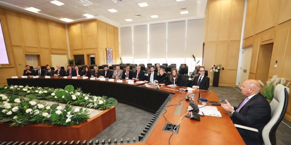 وزير الصناعة والنقل يلتقي سفير النمسا بالقاهرة لمناقشة صناعات مكونات وأنظمة ووسائل السكك الحديدية 