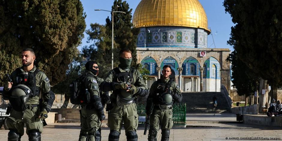 تقرير رسمى يوثق 440 انتهاكاً بالقدس وغزة.. والحكومة الفلسطينية تحذر من 'التلاعب' باتفاق التهدئة 