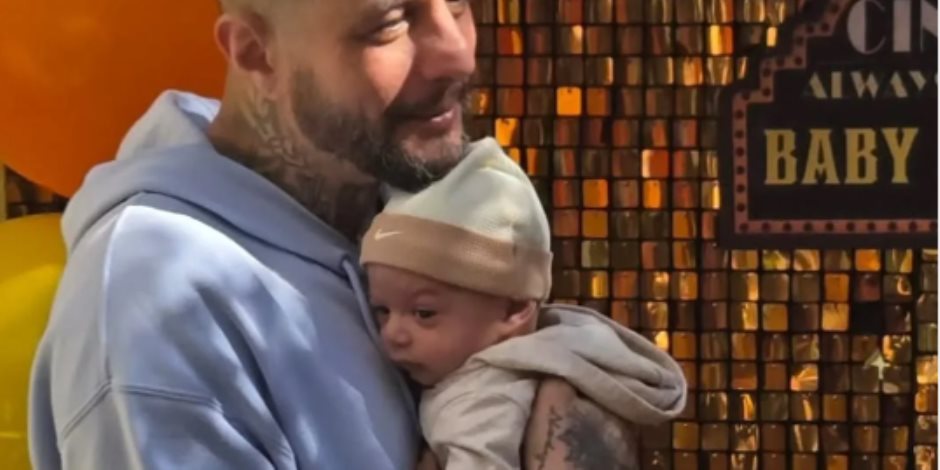 أحمد الفيشاوي يحتفل بسبوع آدم ابن الفنانة الشابة سمية الألفي بنت خاله.. صور