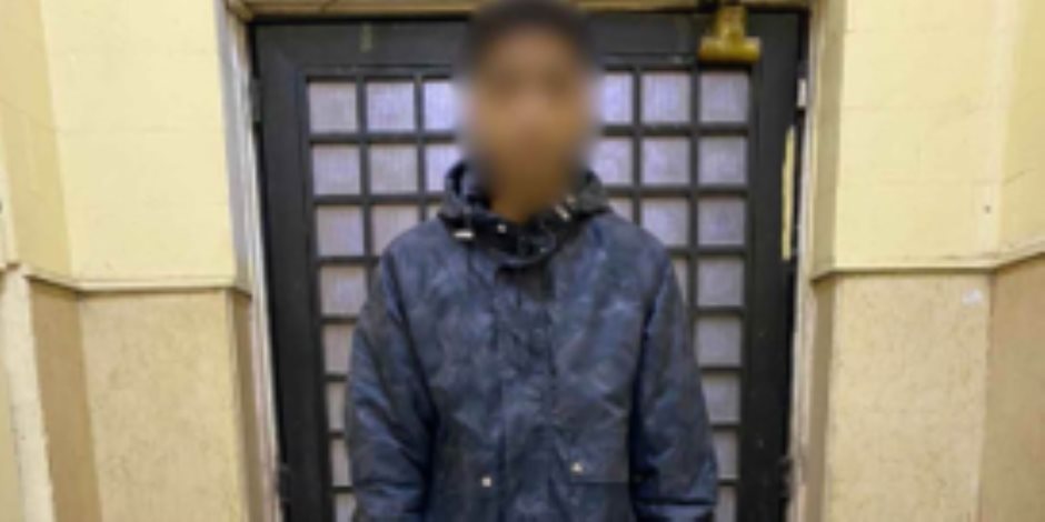 ضبط طالب روج لبيع صواعق كهربائية عبر مواقع التواصل بالقاهرة
