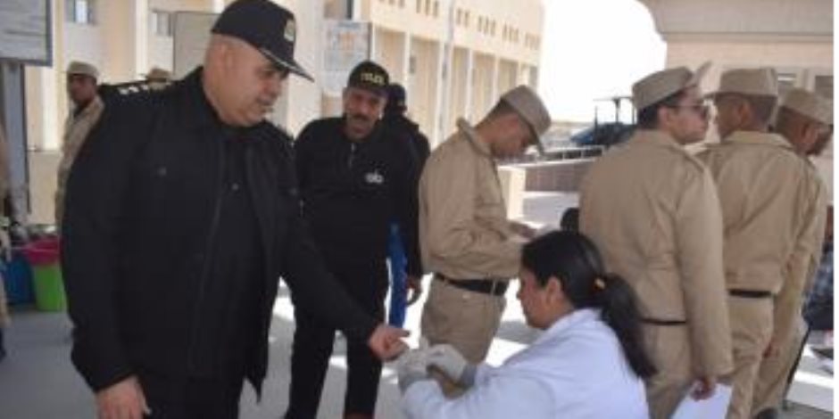 الداخلية تنظم حملة للتبرع بالدم بمشاركة عدد من رجال الشرطة بمديرية أمن البحر الأحمر