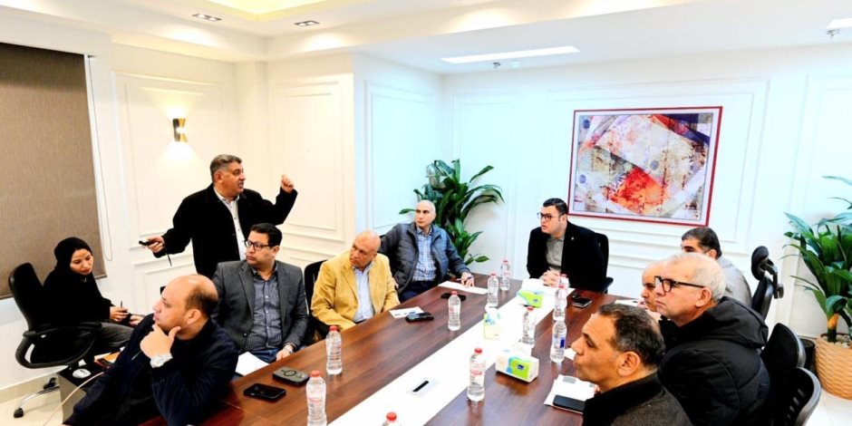 وزير الإسكان يعقد اجتماعا بمقر جهاز "مدينة حدائق أكتوبر" لمتابعة سير العمل بالمشروعات الجارية