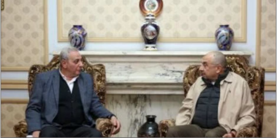 وزير قطاع الأعمال العام يستهل زيارته لشركة مصر للغزل والنسيج بالمحلة بلقاء محافظ الغربية