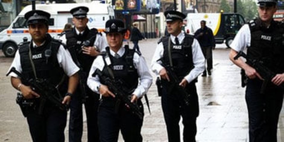 حدث بالفعل ..سطو بالمطرقة فى وضح النهار وأمام المارة على محل مجوهرات بلندن