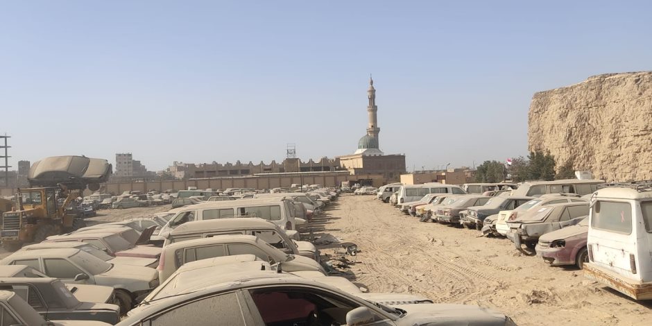 وزيرة التنمية المحلية تتابع جهود إخلاء وتنظيم مقبرة سيارات البساتين تمهيدًا للتصرف في المضبوطات