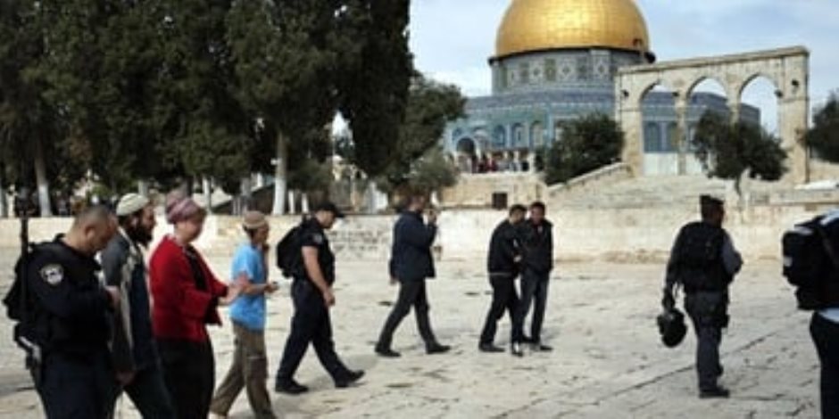 تصعيد غير مسبوق في وتيرة الاعتداءات.. اقتحام 4397 مستوطناً لباحات المسجد الأقصى و7868 آخرين تحت غطاء السياحة 