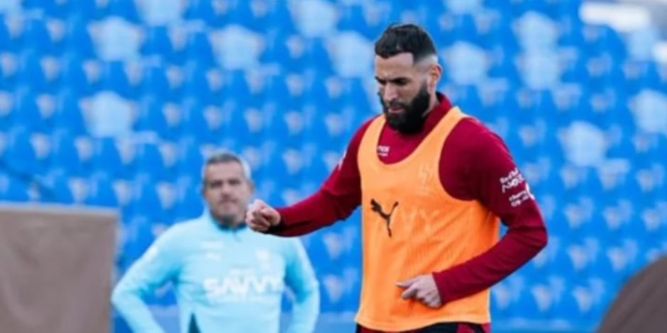 بنزيما يشارك لأول مرة في مران الهلال بعد انتقاله من الاتحاد.. صور