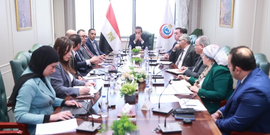 وزير الصحة يبحث مع سيمنس هيلثنيرز إنشاء مراكز متخصصة لعلاج الأورام والإشعاع بصعيد مصر