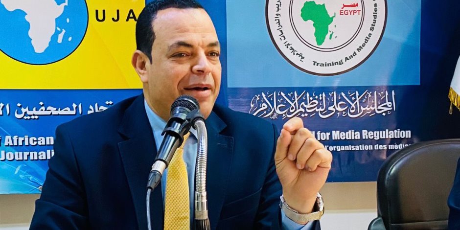 أيمن عدلي: المسؤولية المهنية صمام أمان الصحافة الأفريقية في مواجهة فوضى العصر الرقمي