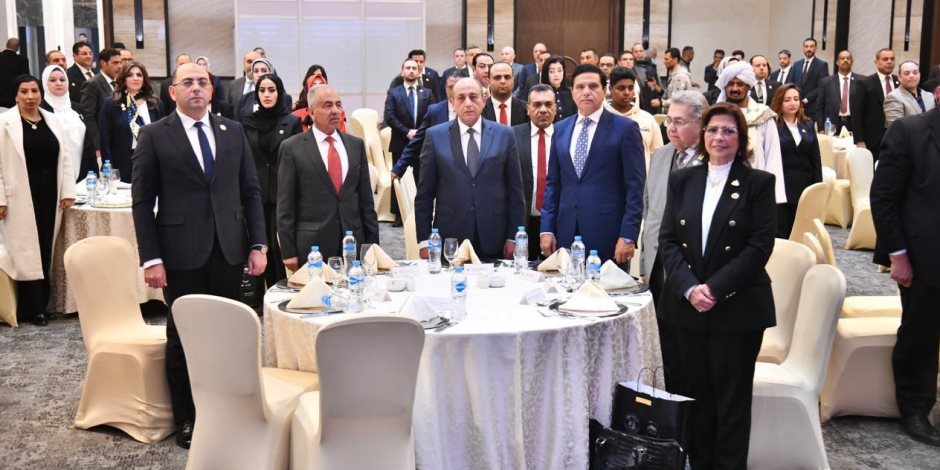 برئاسة العطيفي برلمانية حماة الوطن تعقد نموذج محاكاة للأدوات البرلمانية لنوابه 