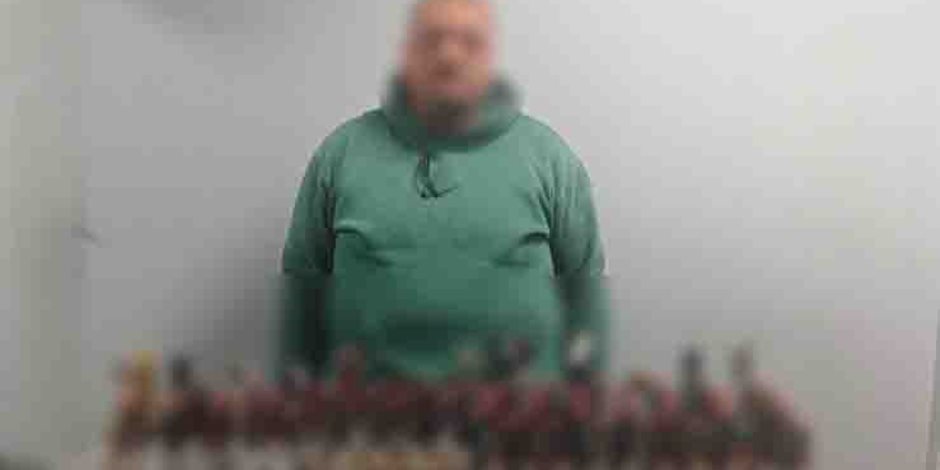 ضبط أحد الأشخاص لقيامه ببيع مشروبات كحولية مغشوشة وبدون ترخيص بالدقهلية