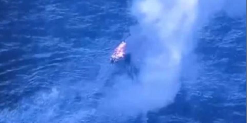 الجيش الأمريكي يقصف سفينة في المحيط الهادئ بزعم تهريب مخدرات (فيديو)