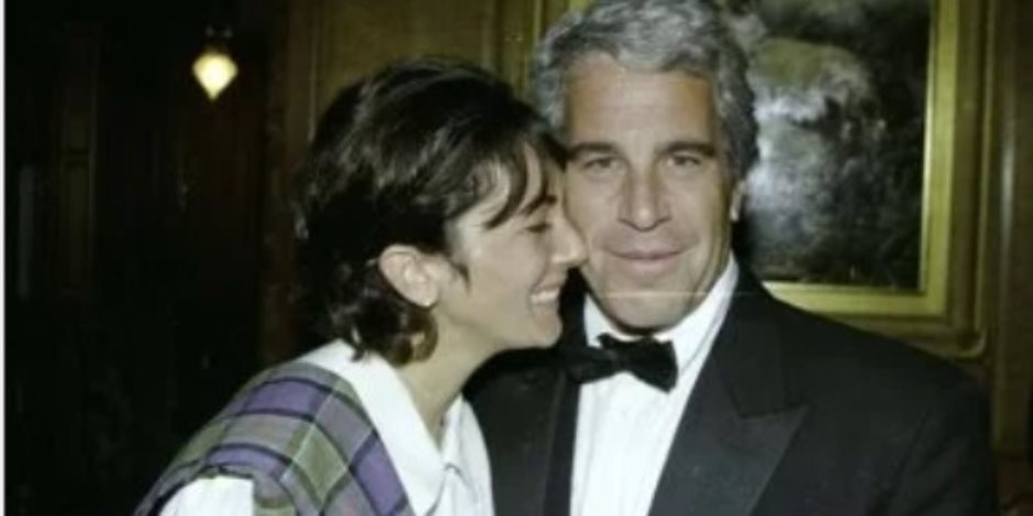 رويترز : بنك سويسرى فتح حسابات مصرفية لشريكة إبستين بعد اعتقاله