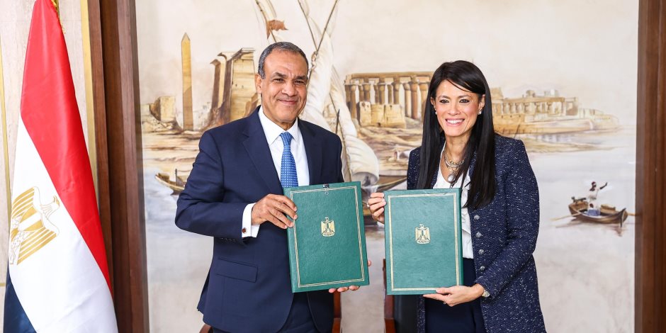 وزارتا التخطيط والخارجية تطلقان مشروع المراكز التكنولوجية المتنقلة لتوفير خدمات التصديق على الوثائق للمواطنين