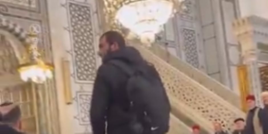 مواطن تركي يزعم أنه المهدي المنتظر في الجامع الأموي: تلقيت وحيا من الله