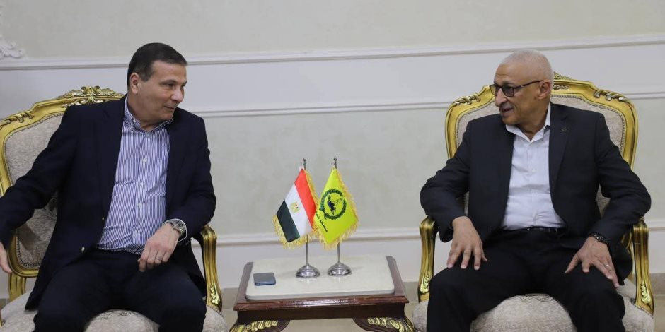 محافظ شمال سيناء يستقبل وزير الزراعة في مستهل زيارة لوضع حجر الأساس لمشروعات تنموية بالشيخ زويد 