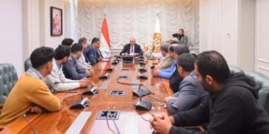 وزير العمل: إنهاء مشاكل عمال شركة بالعاشر من رمضان