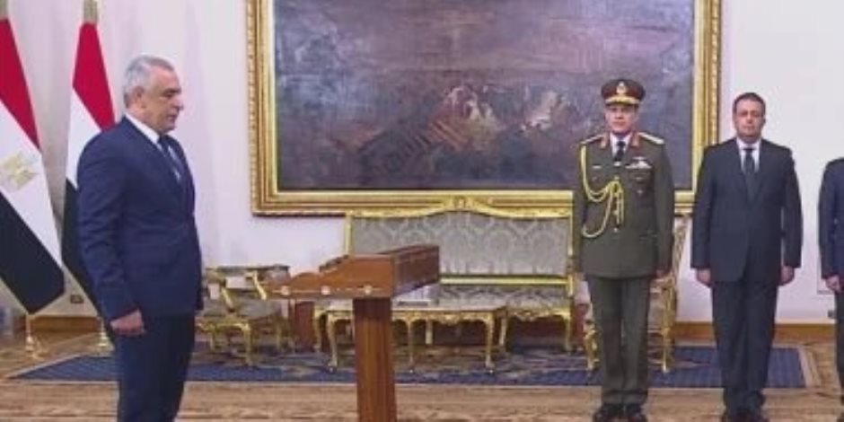 صلاح سليمان يؤدى اليمين الدستورية وزيرا للدولة للإنتاج الحربى