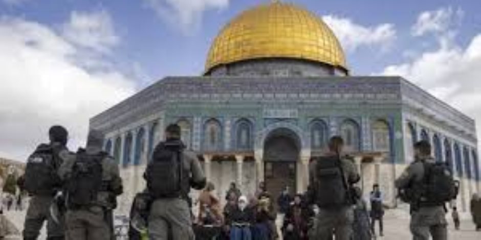 القدس تحت القيود في رمضان.. تحذيرات من تصعيد في الأقصى وآلاف الفلسطينيين يؤكدون: الأونروا خط أحمر