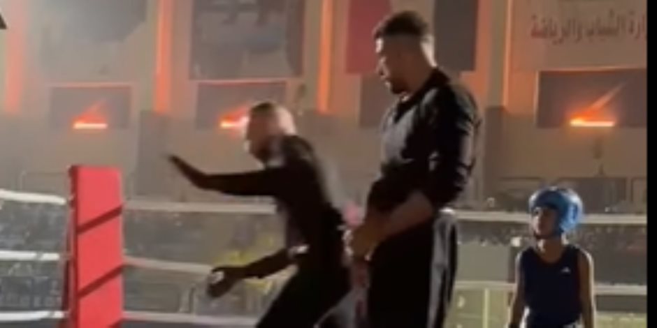 «والله ما كان قصدي تبقى بجد».. العوضي يعلق على لكمة وجهها لدوبلير في كواليس علي كلاي (فيديو)