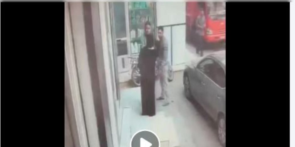 كشف ملابسات فيديو لتعدي أحد الأشخاص بالضرب على سيدتين بالشرقية