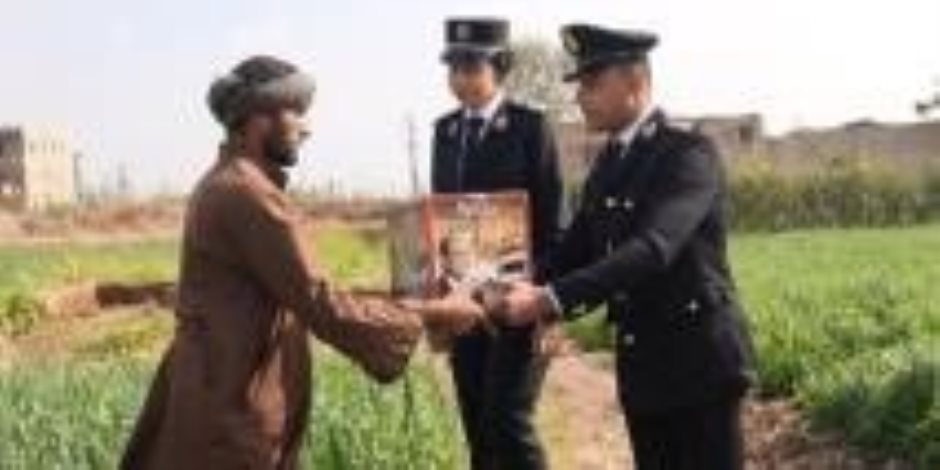 «الداخلية» توجه قوافل إنسانية لتوزيع المساعدات العينية على المواطنين من قاطنى المناطق الأولى بالرعاية والمناطق الحضارية الجديدة