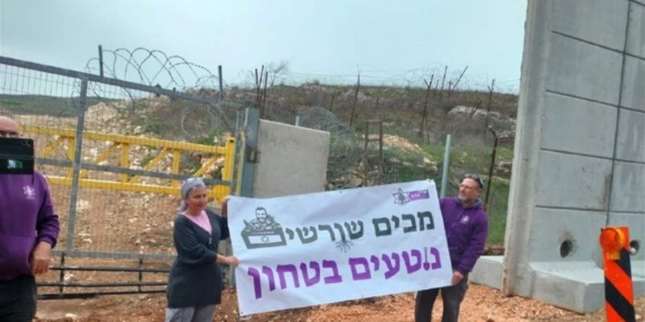 تشجير "توسعي" تحت شعار "نزرع الأمن".. مستوطنون يعبرون السياج إلى جنوب لبنان.. والجيش الإسرائيلي يصف الحادث بـ"الخطير"