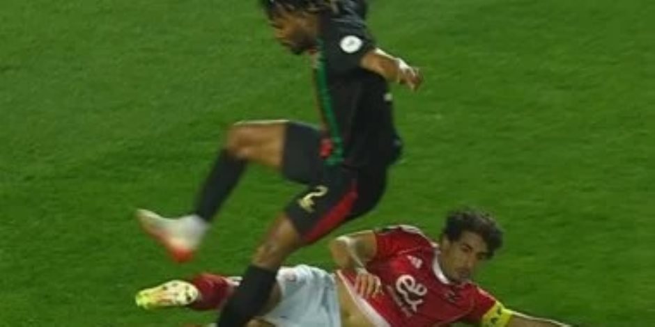 شغب الجماهير يهدد الأهلي بعقوبات.. خبير لوائح يوضح التفاصيل