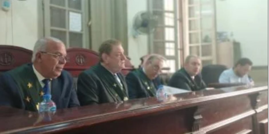 جنايات القاهرة: السجن 15 سنة لـ4 طلاب أفقدوا آخر بصره بسبب مشاجرة على فتاة أمام سنتر تعليمى