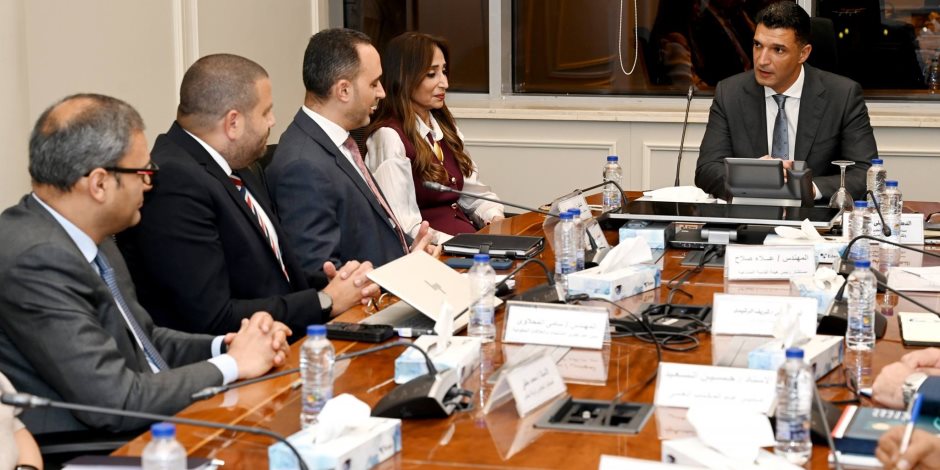 وزير الصناعة يبحث مع شركة نيسان للسيارات خطط الشركة للتوسع بالسوق المصري والتصدير للأسواق الإفريقية