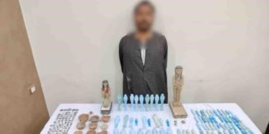 ضبط (509) قطع أثرية بحوزة أحد الأشخاص بأسيوط بقصد الإتجار