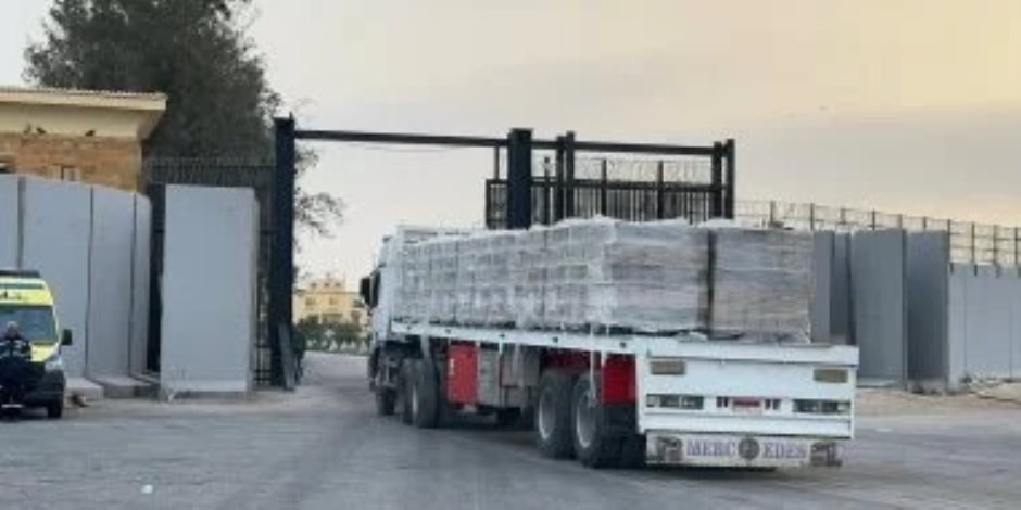 الهلال الأحمر المصرى يوفر 250 ألف سلة غذائية لغزة ضمن قافلة زاد العزة الـ140