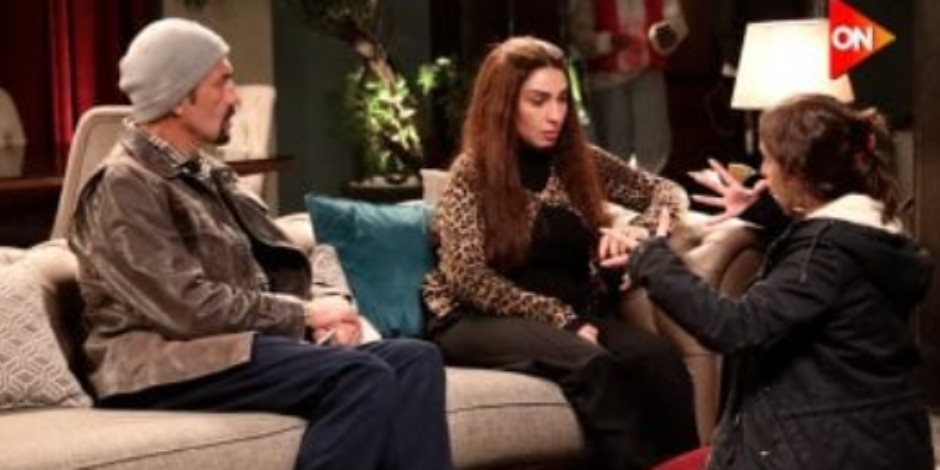  "حد أقصى" تفاصيل الحلقة 1.. روجينا مقدمة إعلانات وبسام رجب يلمح لها بالإعجاب.. وتتفاجأ بـ 200 مليون جنيه فى حسابها