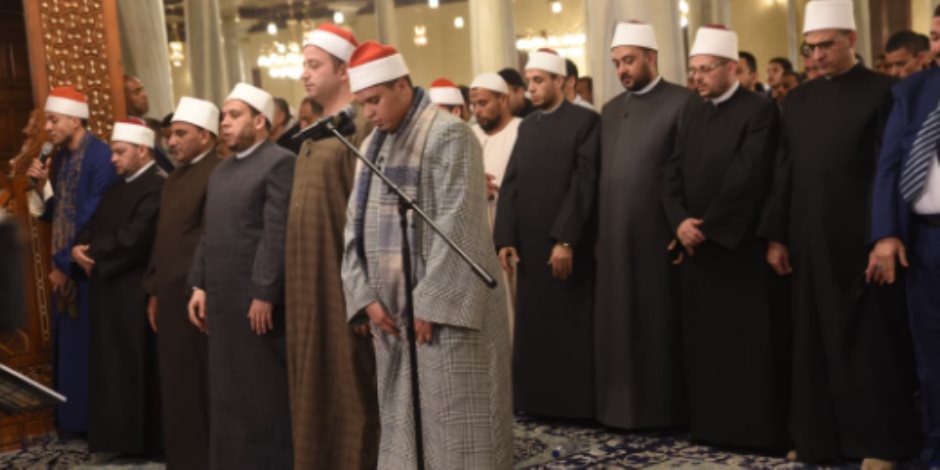 ثانى ليالى التراويح فى أجواء إيمانية مهيبة بمسجد الإمام الحسين