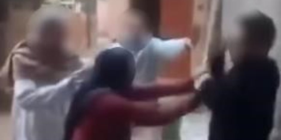 كشف ملابسات قيام أحد الأشخاص بالتعدي على والدته بالضرب بالدقهلية