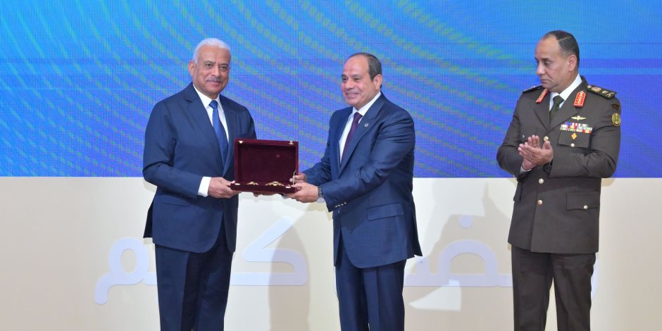 الرئيس السيسى يشهد حفل تكريم الفريق أول عبد المجيد صقر بحضور وزير الدفاع ورئيس الأركان وقادة الأفرع