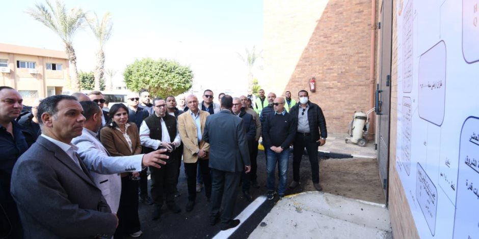وزيرة الإسكان تتفقد محطة المياه الرئيسية وتتابع تطوير وصيانة الطرق بالمدينة 