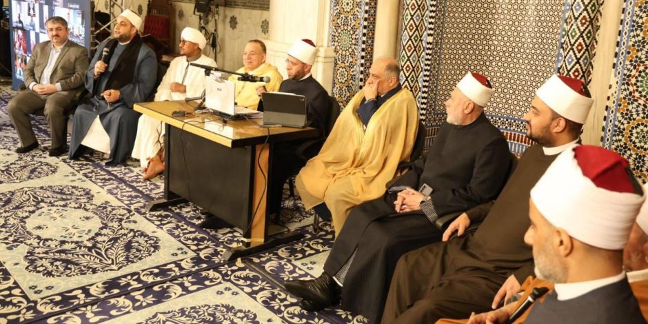 إطلاق ملتقى الفكر الإسلامي الدولي من مسجد الإمام الحسين بحضور نخبة من علماء العالم وآلاف الطلاب 