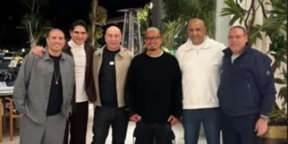 حسام حسن ينشر صورة مع عمرو دياب فى حفل سحور