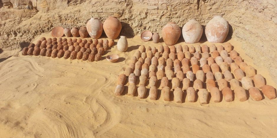 الكشف عن مجموعة من المقابر الصخرية بقبة الهواء بأسوان