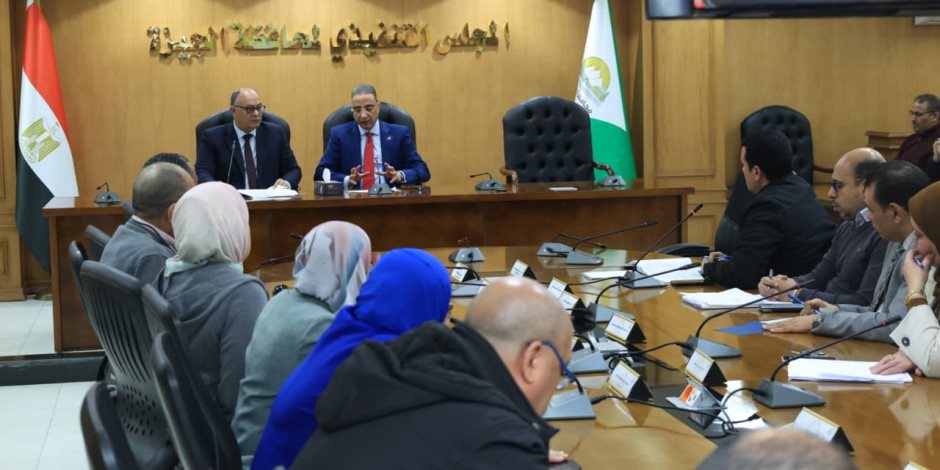 محافظ الجيزة يوجه بالالتزام بالجداول الزمنية ودفع عجلة المشروعات الخدمية
