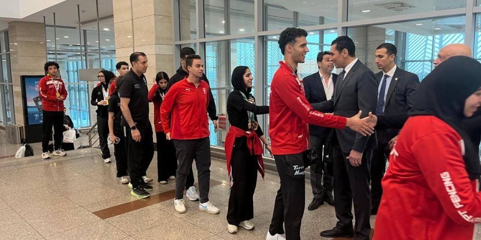 وزير الشباب والرياضة يستقبل منتخب مصر للسلاح بعد تصدره بطولة أفريقيا بـ42 ميدالية في السنغال