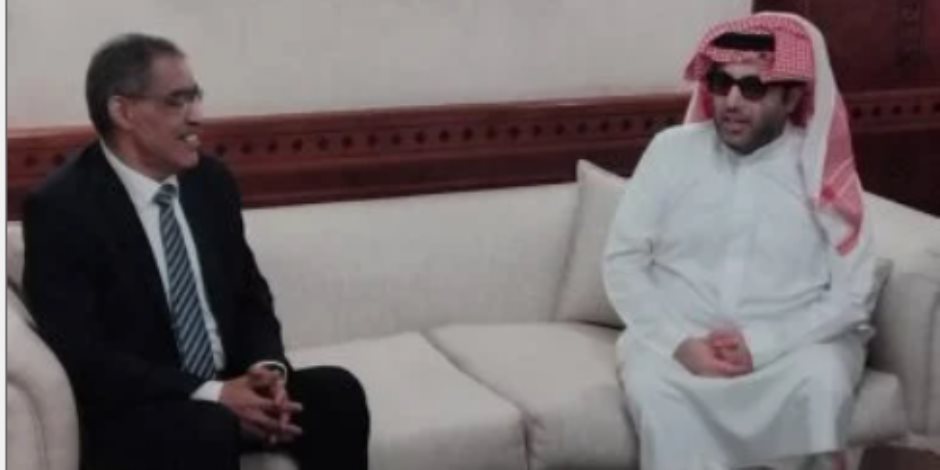 ضياء رشوان يستقبل تركى آل الشيخ فى بداية زيارة رسمية لمصر.. صور