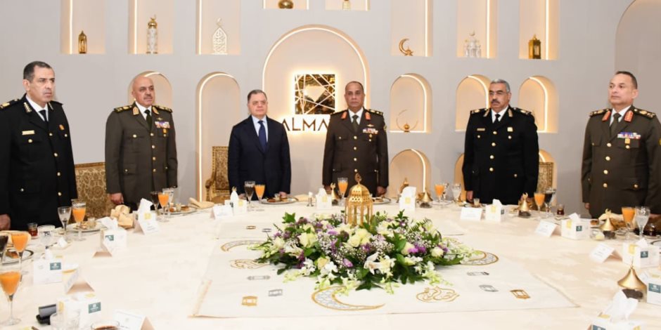وزيرا الدفاع والداخلية يشهدان حفل إفطار بمناسبة شهر رمضان (فيديو)
