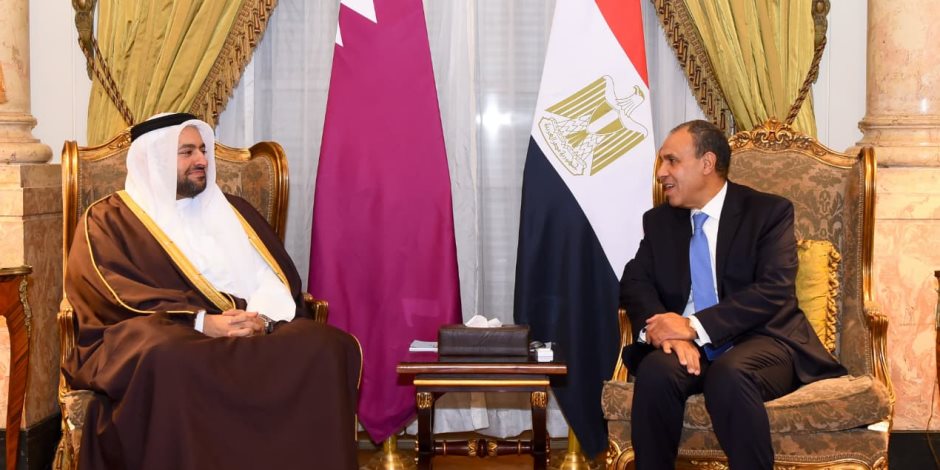 وزير الخارجية يلتقي وزير الدولة بوزارة الخارجية القطرية