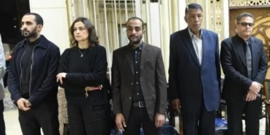 قيادات صحف الشركة المتحدة يقدمون واجب العزاء فى الزميل محمود نصر