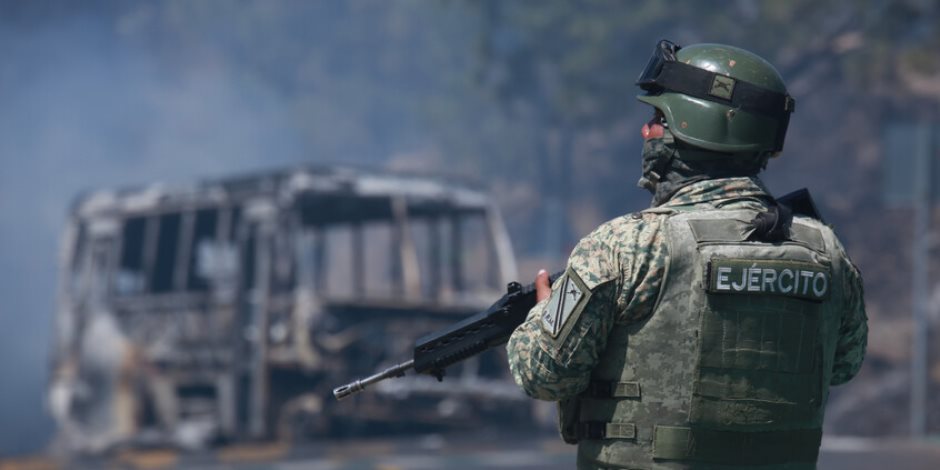 بعد مقتل "رأس الأفعى "..10 آلاف جندي يحاولون استعادة السيطرة على مدن المكسيك المشتعلة